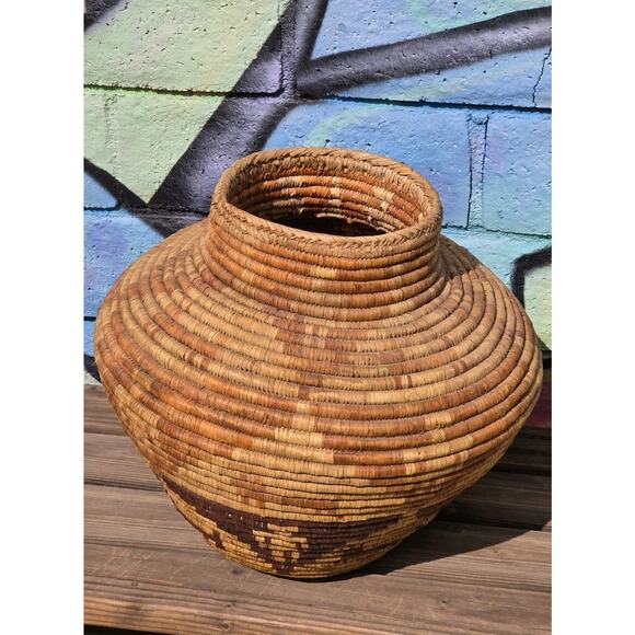 Native American XL Coiled Basket Multicolor Animals Geo Design Signed Unbranded - Picture 5 of 16